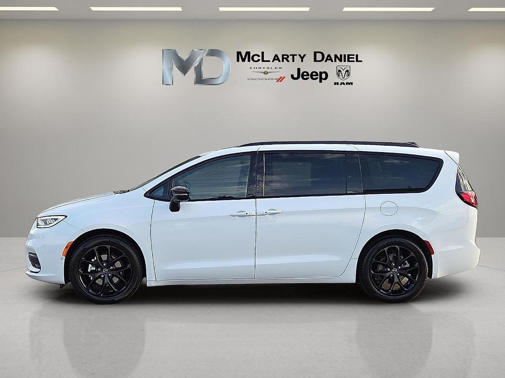 new 2026 Chrysler Pacifica car, priced at $48,874
