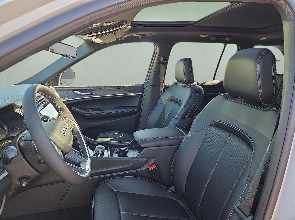 new 2025 Jeep Grand Cherokee car, priced at $46,366