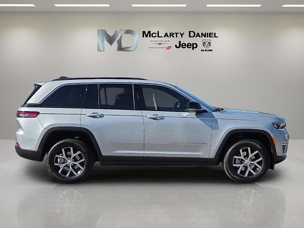 new 2025 Jeep Grand Cherokee car, priced at $46,366