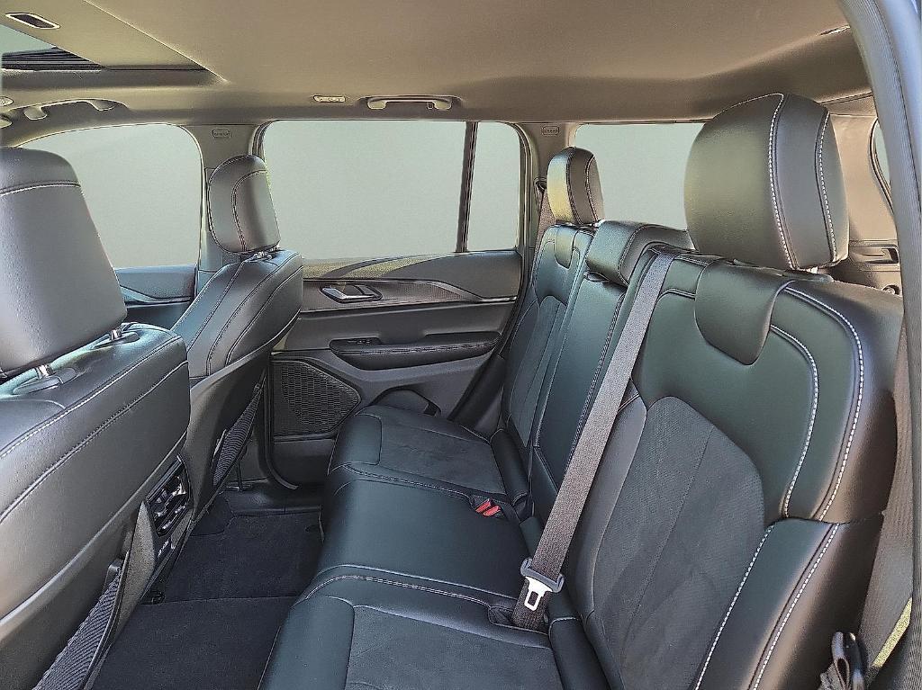 new 2025 Jeep Grand Cherokee car, priced at $42,071