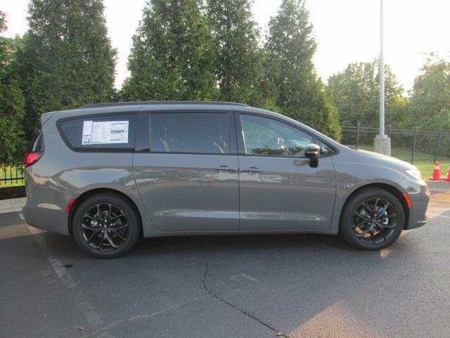 new 2024 Chrysler Pacifica car, priced at $43,420