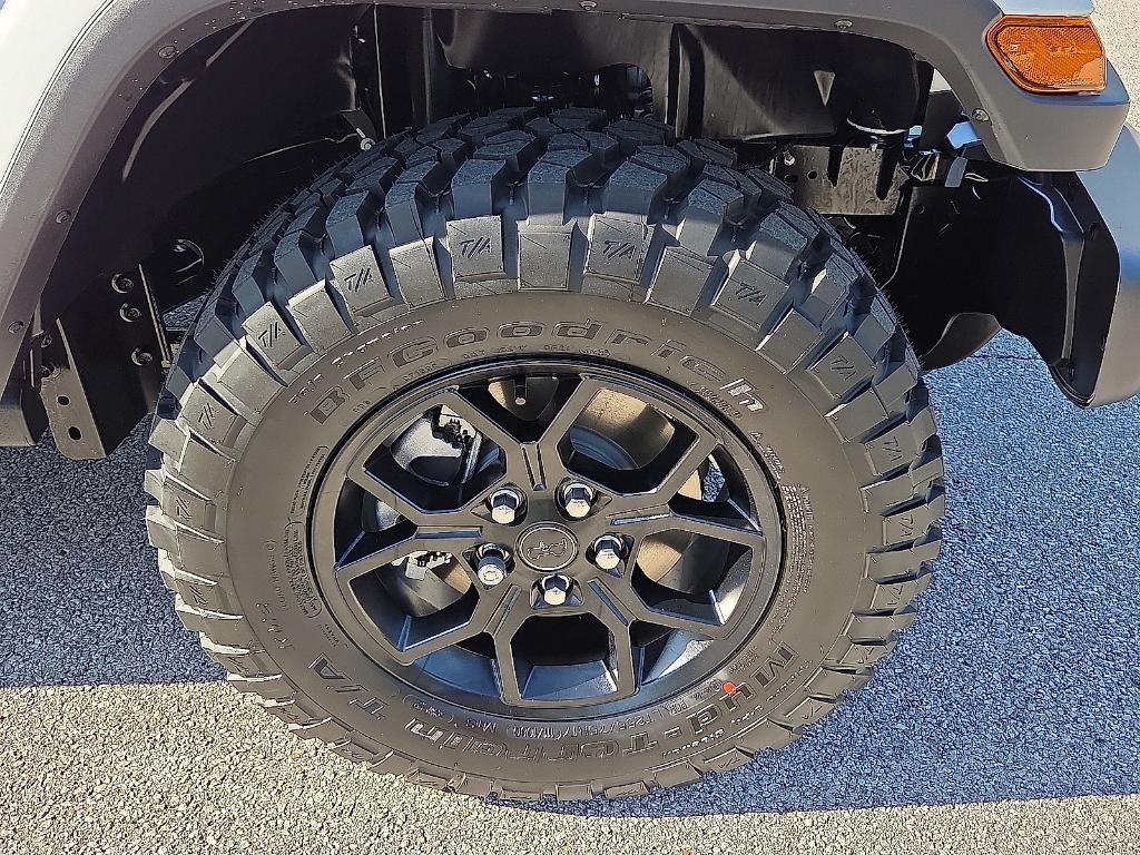 new 2025 Jeep Gladiator car, priced at $45,859
