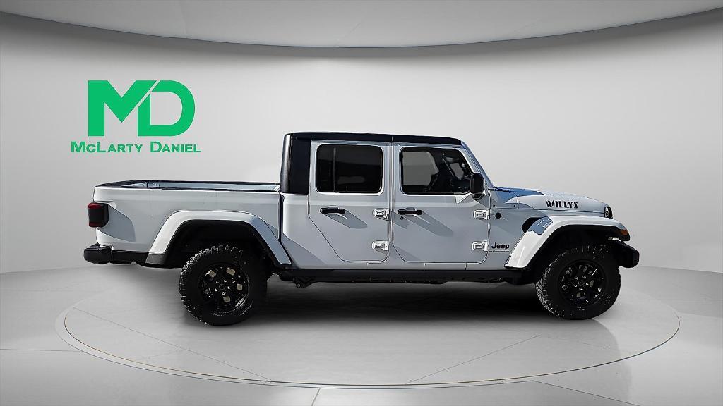 new 2025 Jeep Gladiator car, priced at $45,859