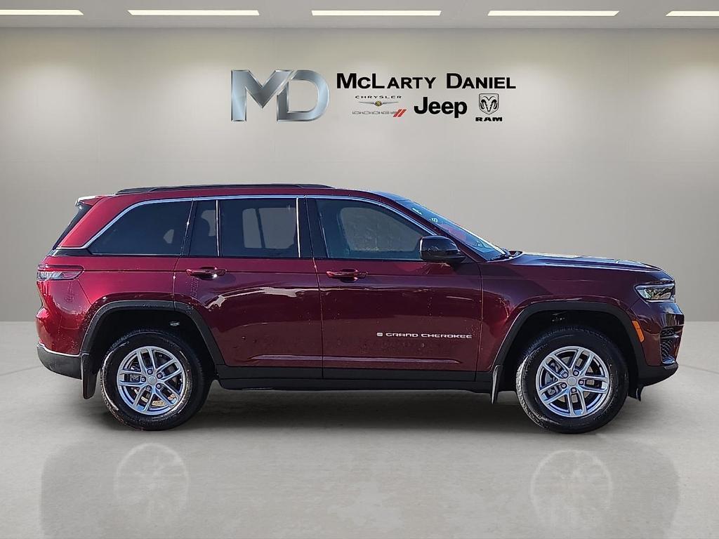 new 2025 Jeep Grand Cherokee car, priced at $38,041