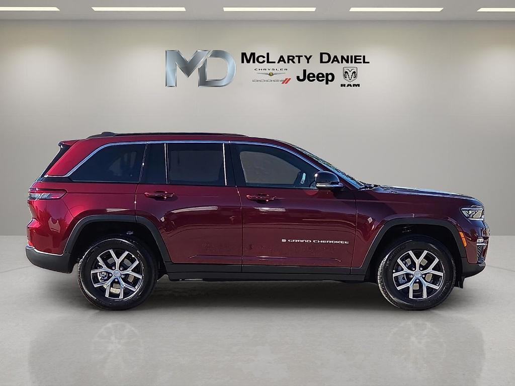 new 2025 Jeep Grand Cherokee car, priced at $41,846
