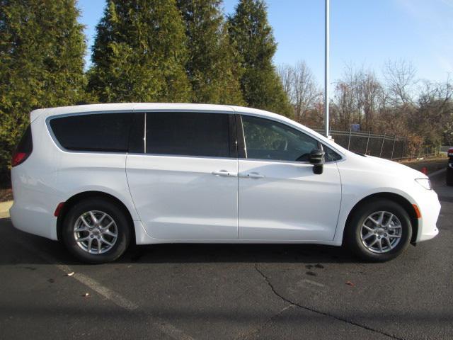 new 2025 Chrysler Pacifica car, priced at $41,116