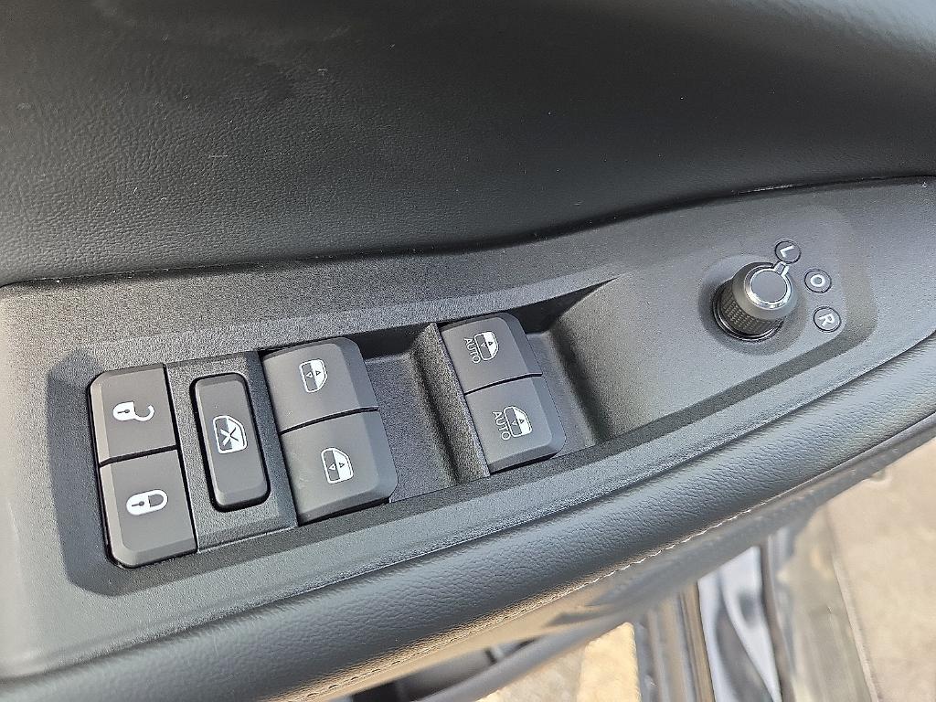 new 2025 Jeep Grand Cherokee car, priced at $39,003