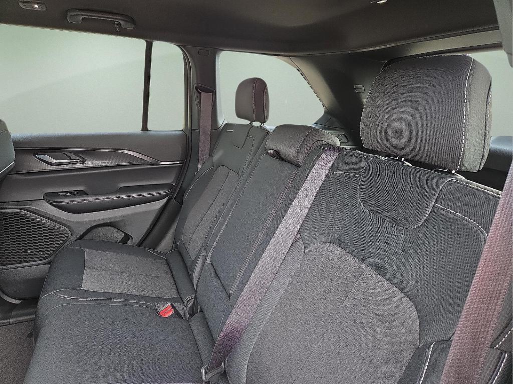 new 2025 Jeep Grand Cherokee car, priced at $39,003