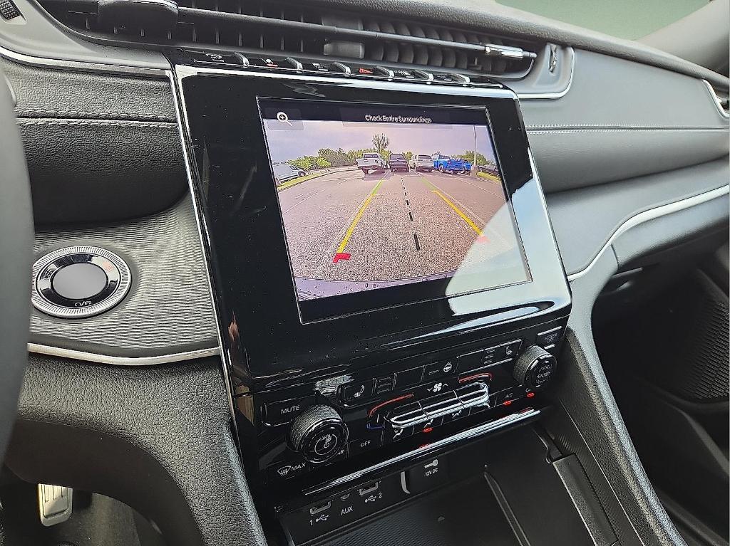 new 2025 Jeep Grand Cherokee car, priced at $39,003