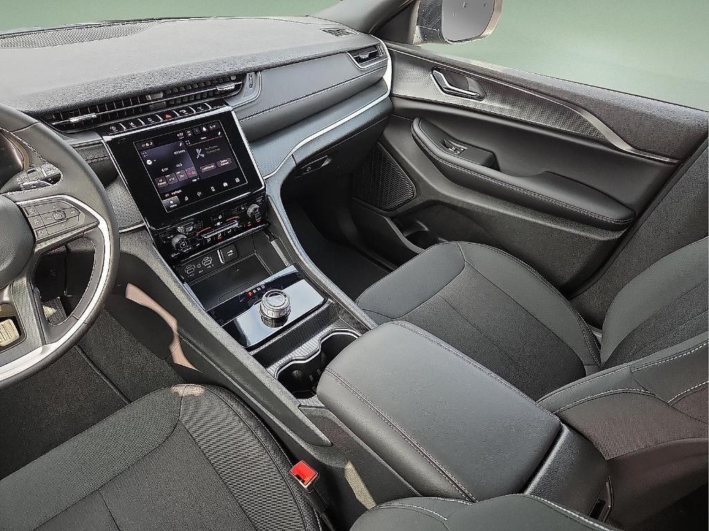 new 2025 Jeep Grand Cherokee car, priced at $39,003