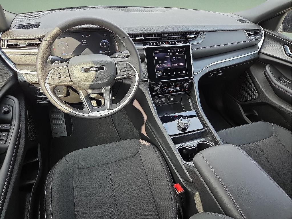 new 2025 Jeep Grand Cherokee car, priced at $39,003