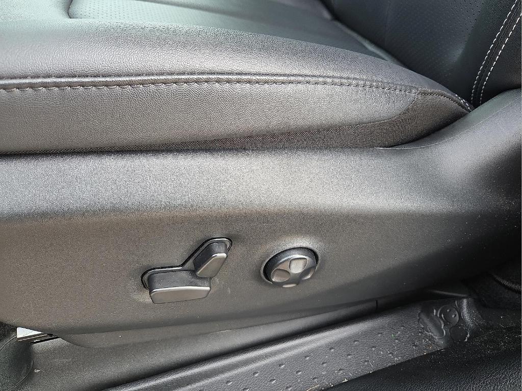 new 2025 Chrysler Pacifica car, priced at $36,847