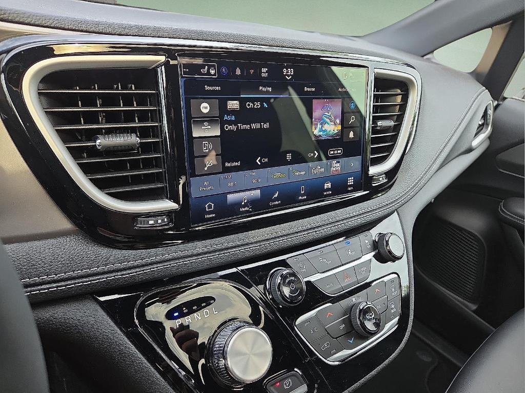 new 2025 Chrysler Pacifica car, priced at $36,847