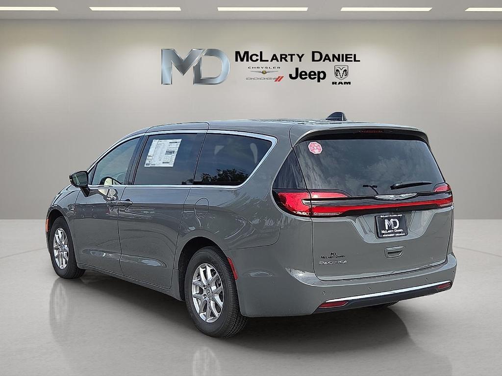 new 2025 Chrysler Pacifica car, priced at $36,847
