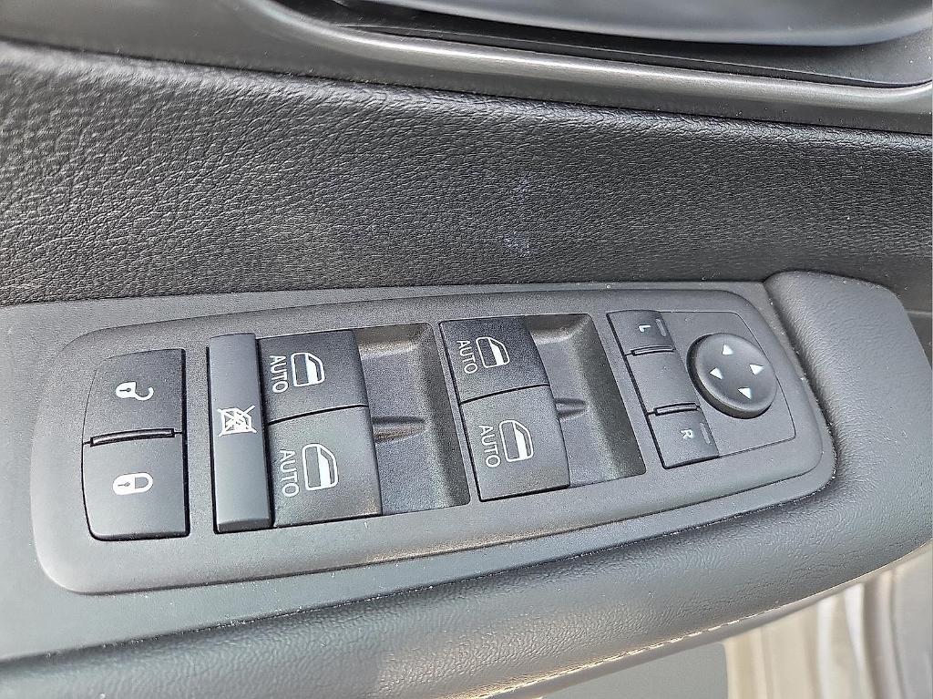 new 2025 Chrysler Pacifica car, priced at $36,847