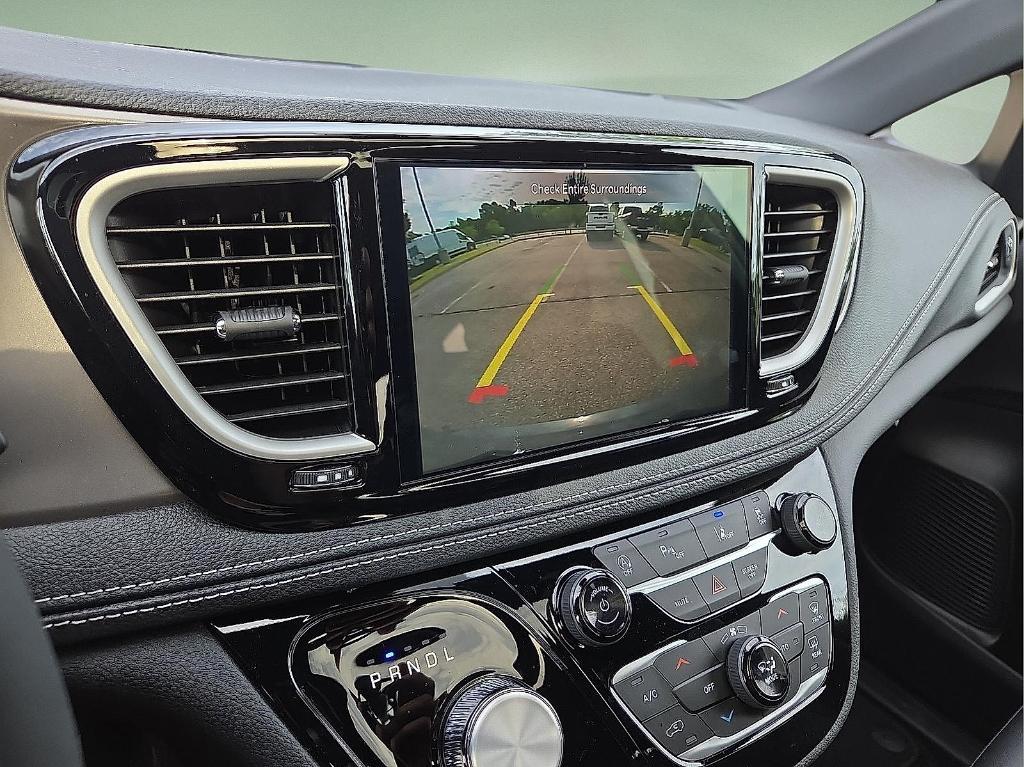 new 2025 Chrysler Pacifica car, priced at $36,847