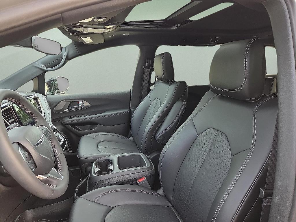 new 2025 Chrysler Pacifica car, priced at $36,847