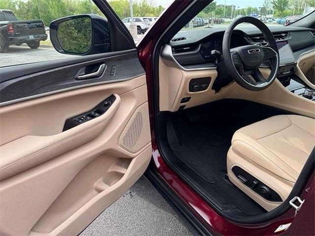 new 2025 Jeep Grand Cherokee car, priced at $44,084