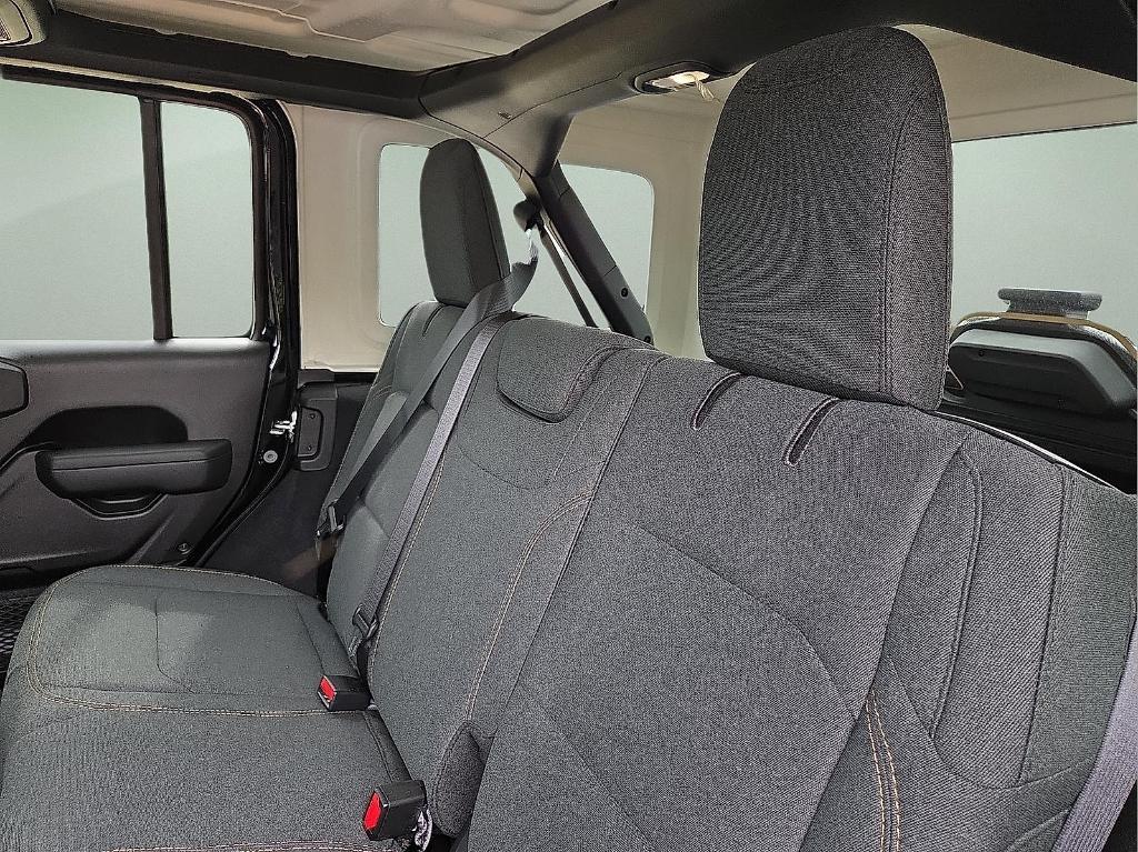 new 2025 Jeep Wrangler car, priced at $40,061
