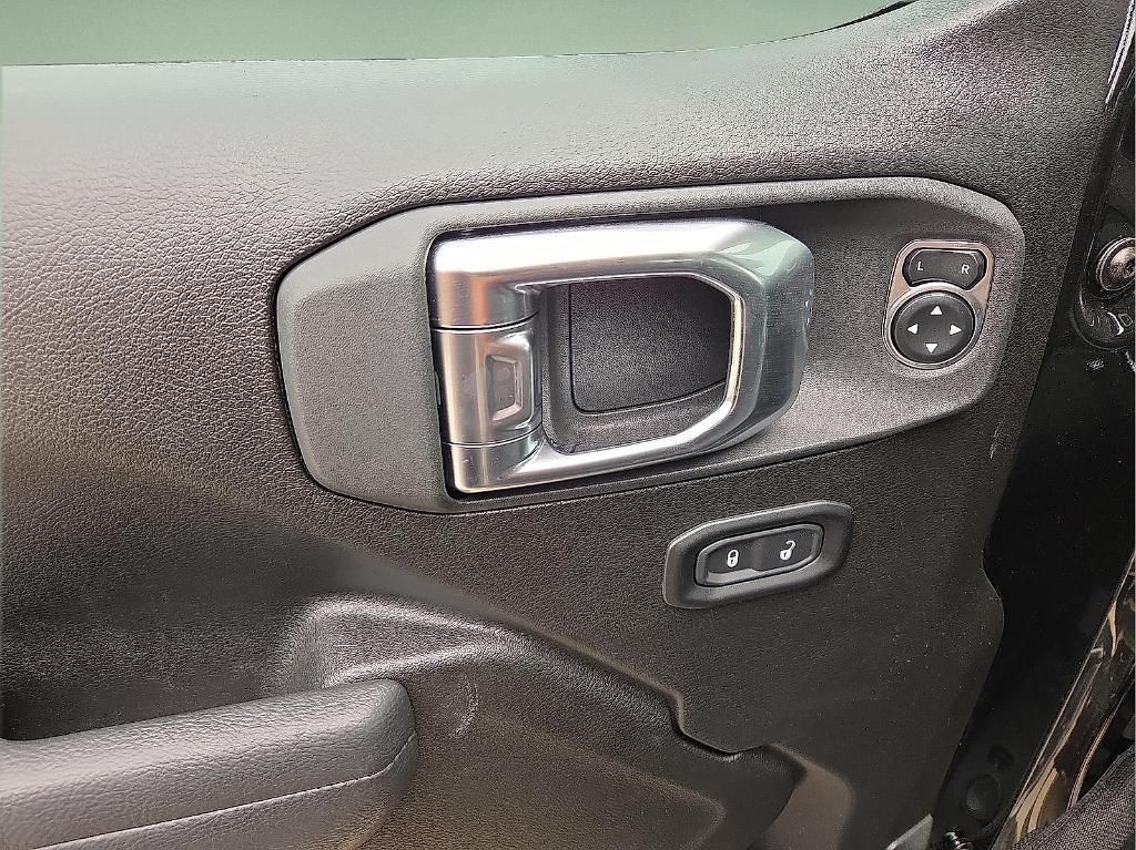 new 2025 Jeep Wrangler car, priced at $40,061