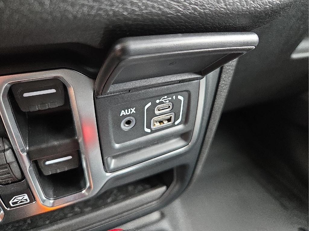 new 2025 Jeep Wrangler car, priced at $40,061