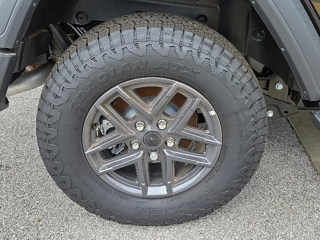new 2025 Jeep Wrangler car, priced at $40,061