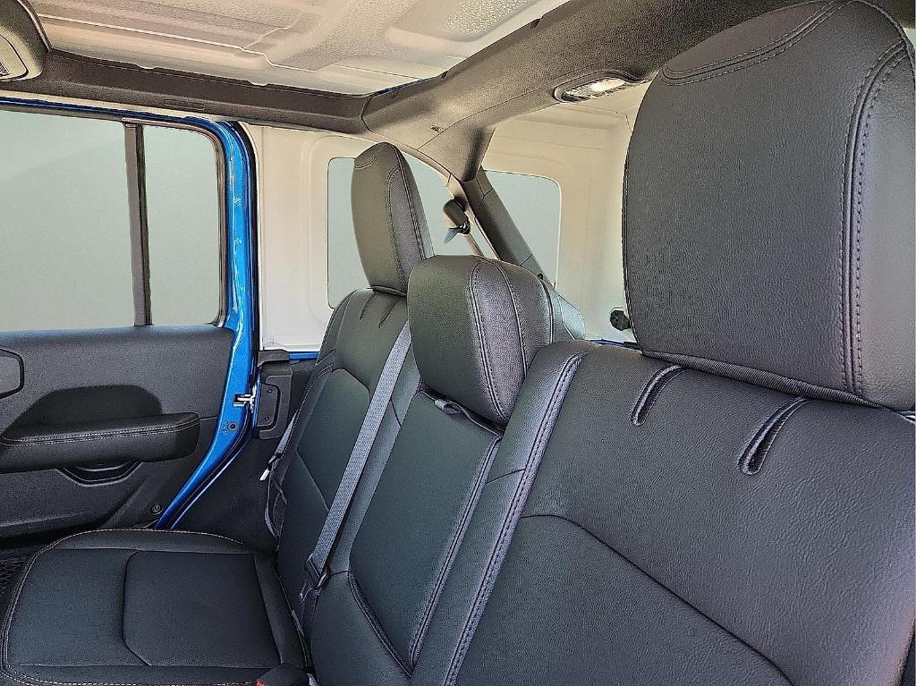 new 2025 Jeep Wrangler car, priced at $46,954