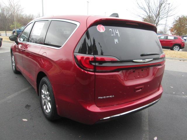 new 2025 Chrysler Pacifica car, priced at $42,661