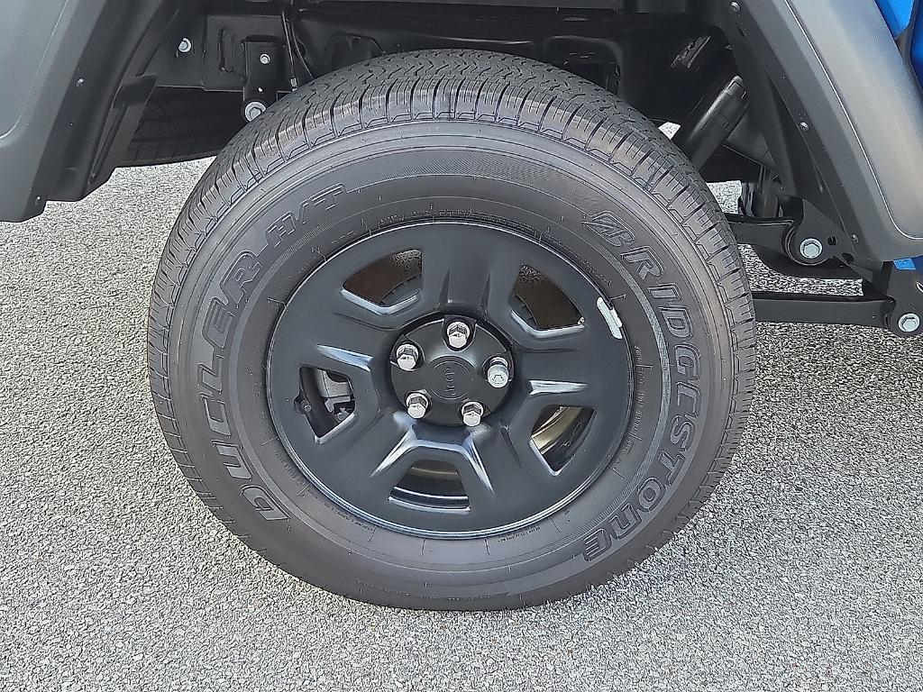 new 2025 Jeep Gladiator car, priced at $36,049