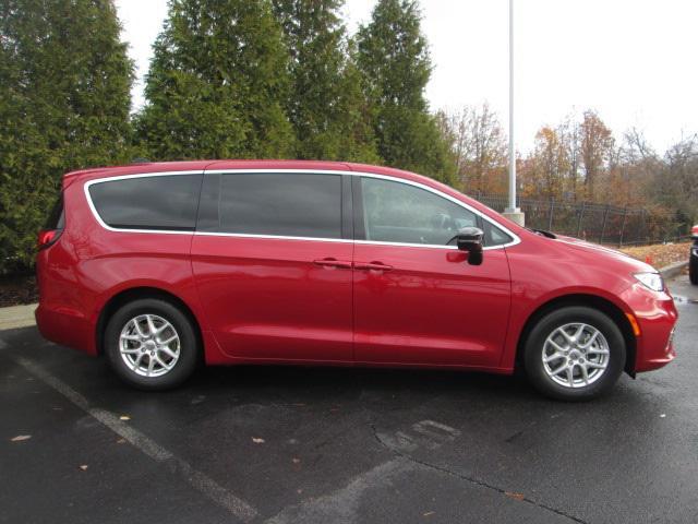 new 2025 Chrysler Pacifica car, priced at $42,161