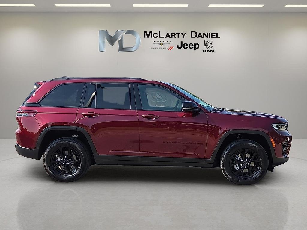 new 2025 Jeep Grand Cherokee car, priced at $40,742