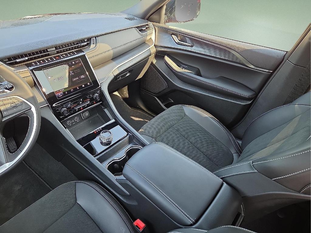new 2025 Jeep Grand Cherokee car, priced at $40,742