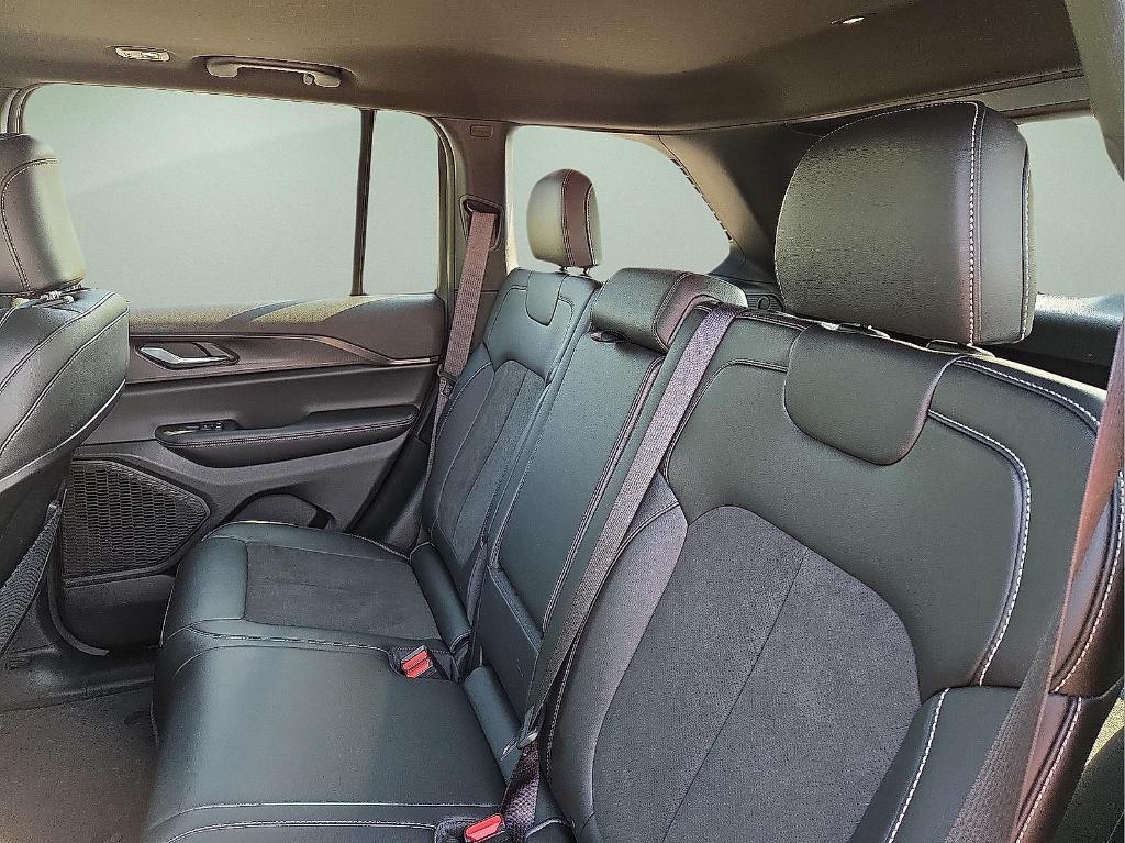 new 2025 Jeep Grand Cherokee car, priced at $40,742