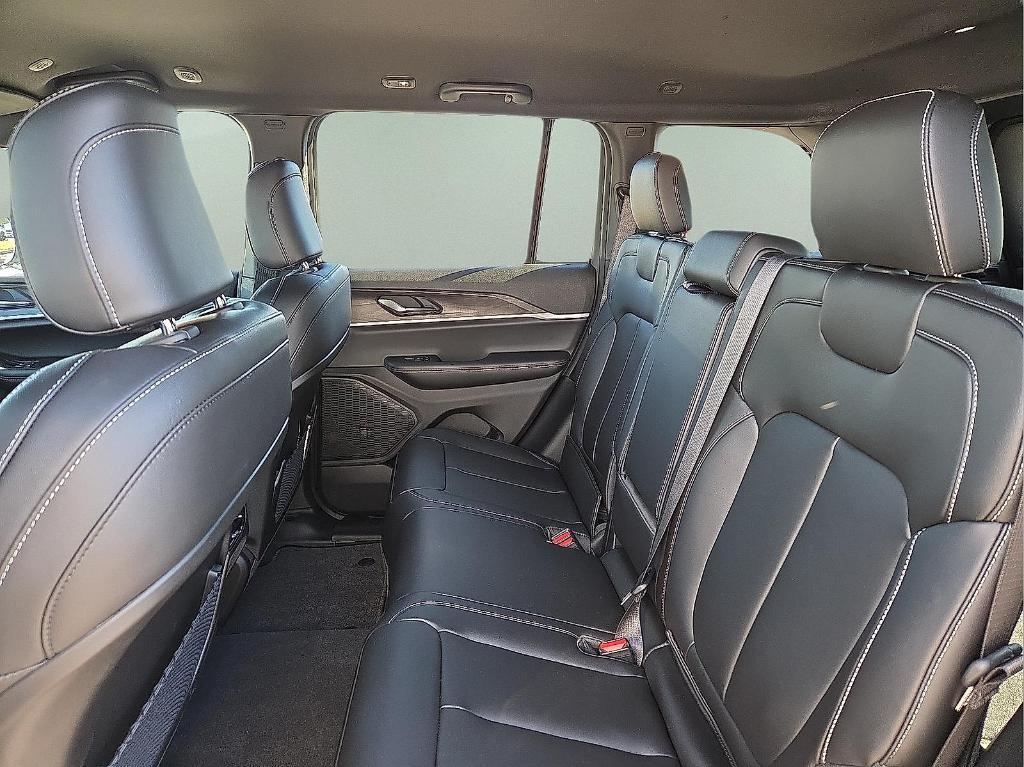 new 2025 Jeep Grand Cherokee car, priced at $41,361