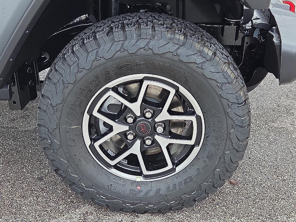 new 2025 Jeep Wrangler car, priced at $51,646