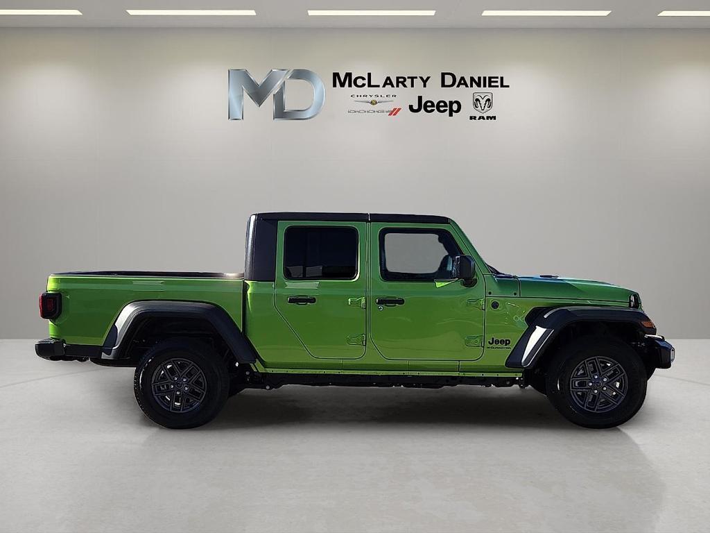 new 2025 Jeep Gladiator car, priced at $37,165