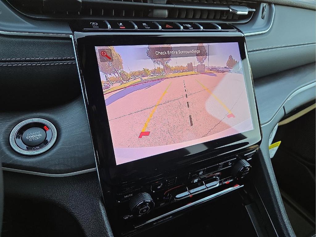 new 2025 Jeep Grand Cherokee car, priced at $46,090