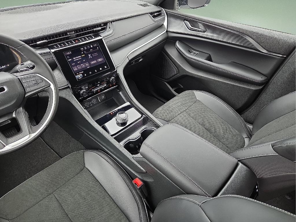 new 2025 Jeep Grand Cherokee L car, priced at $40,753