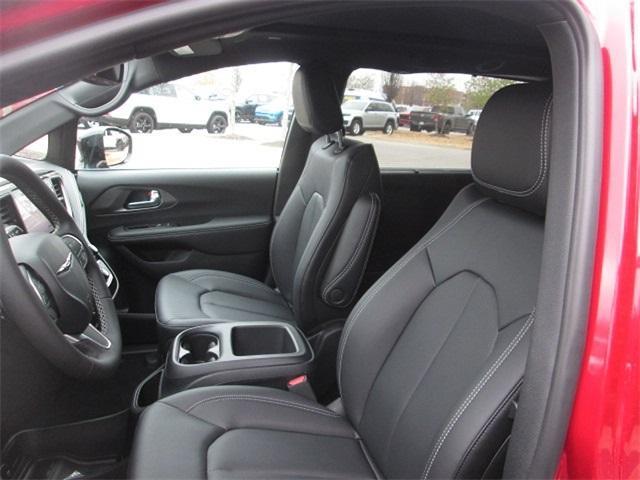 new 2025 Chrysler Pacifica car, priced at $42,401