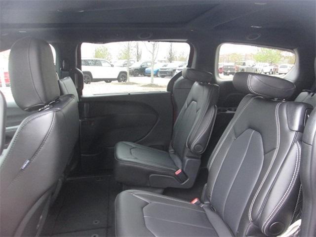 new 2025 Chrysler Pacifica car, priced at $42,401