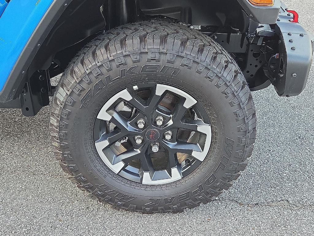 new 2025 Jeep Gladiator car, priced at $52,950