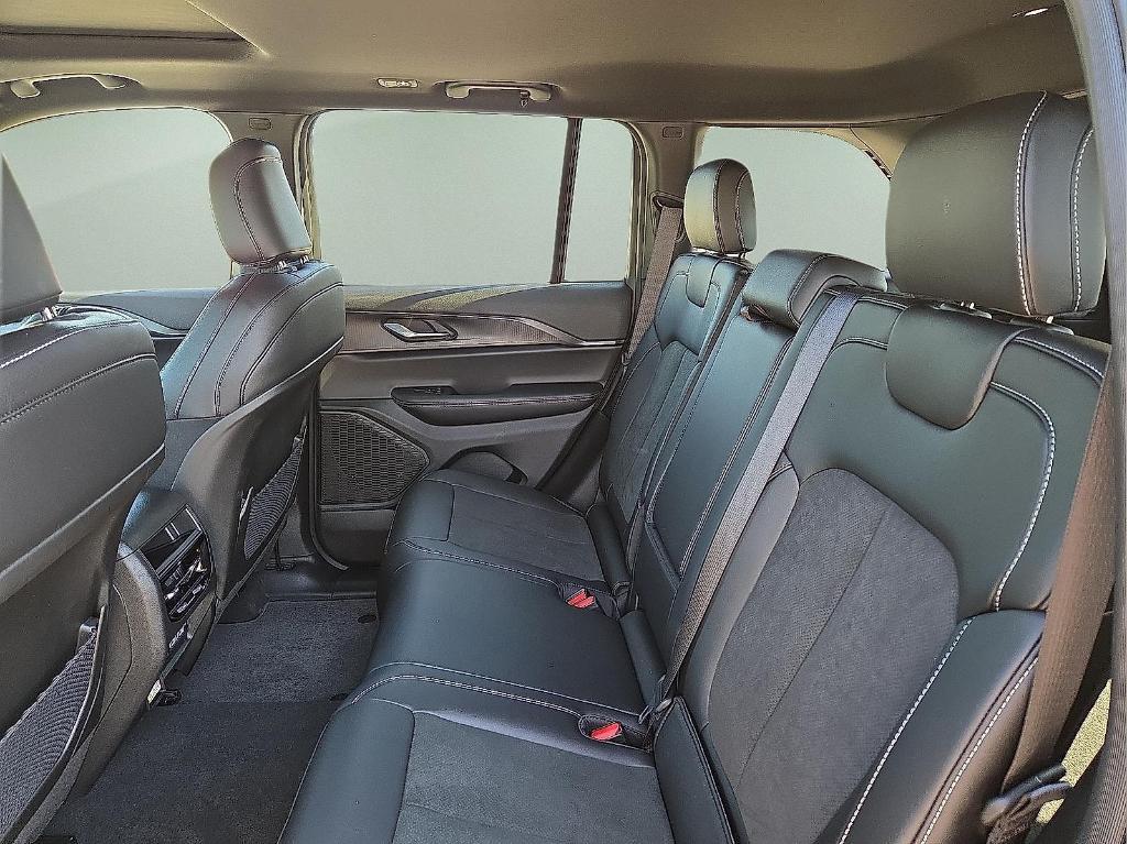 new 2025 Jeep Grand Cherokee car, priced at $43,170