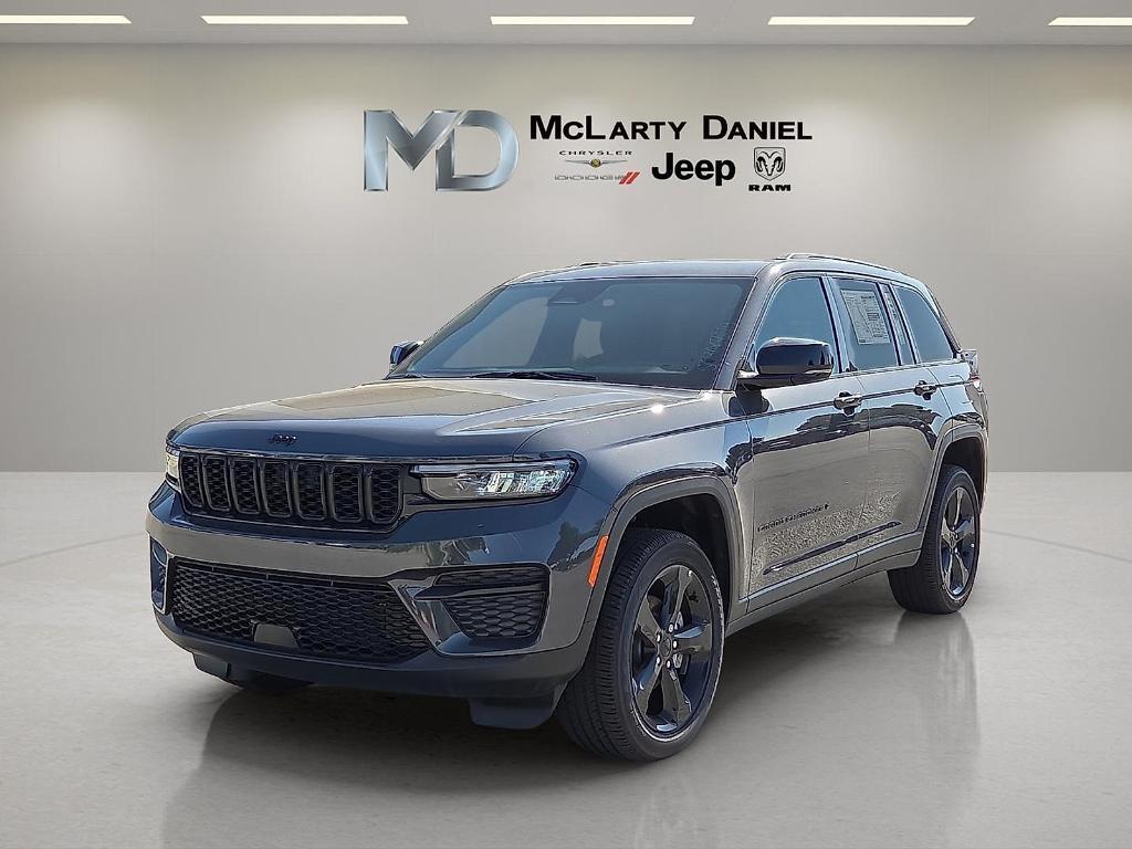 new 2025 Jeep Grand Cherokee car, priced at $43,170