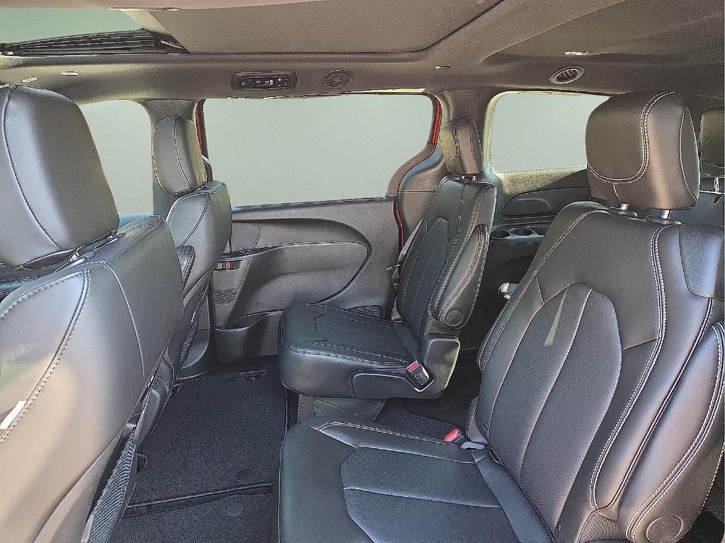new 2025 Chrysler Pacifica car, priced at $42,737