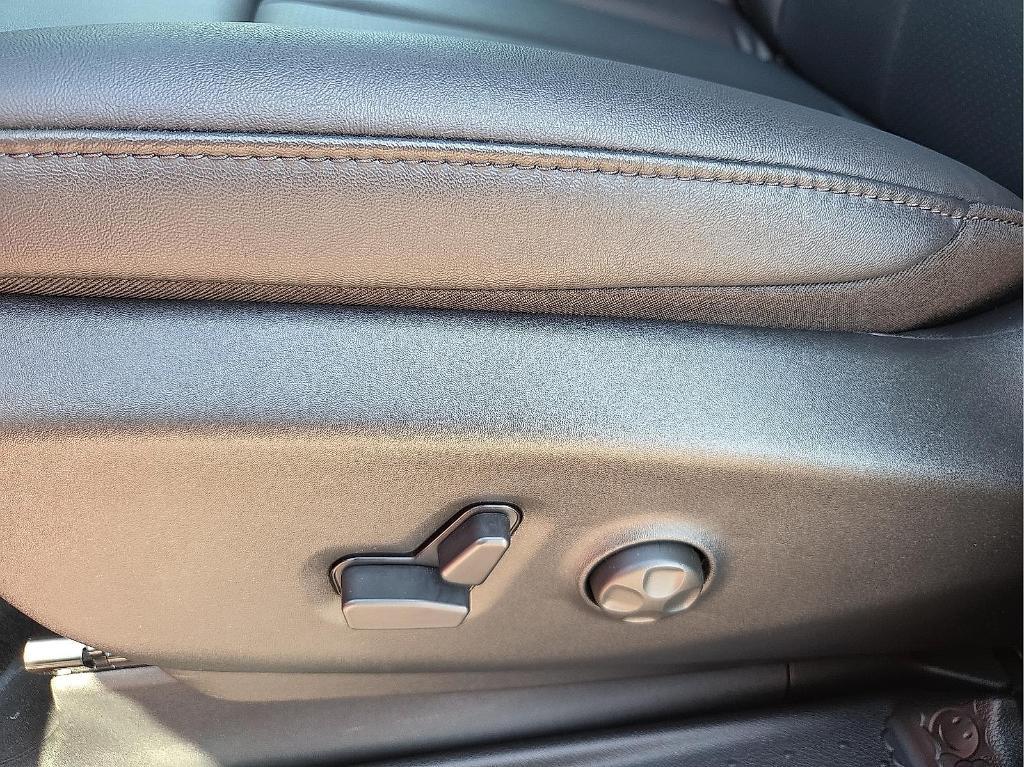 new 2025 Chrysler Pacifica car, priced at $42,737