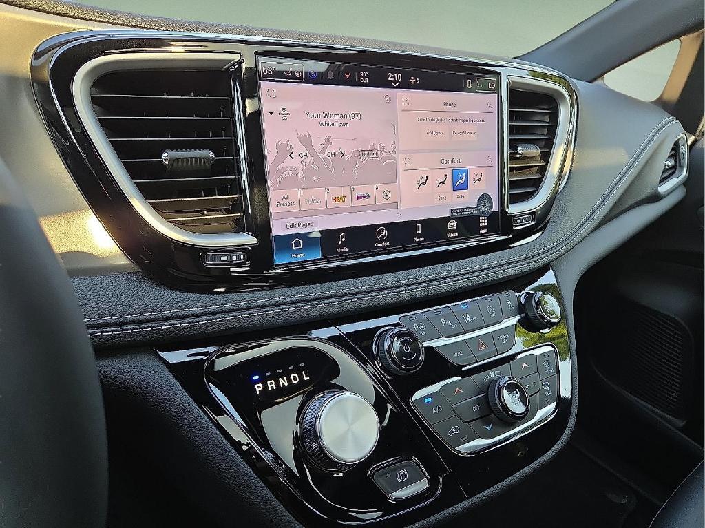 new 2025 Chrysler Pacifica car, priced at $42,737