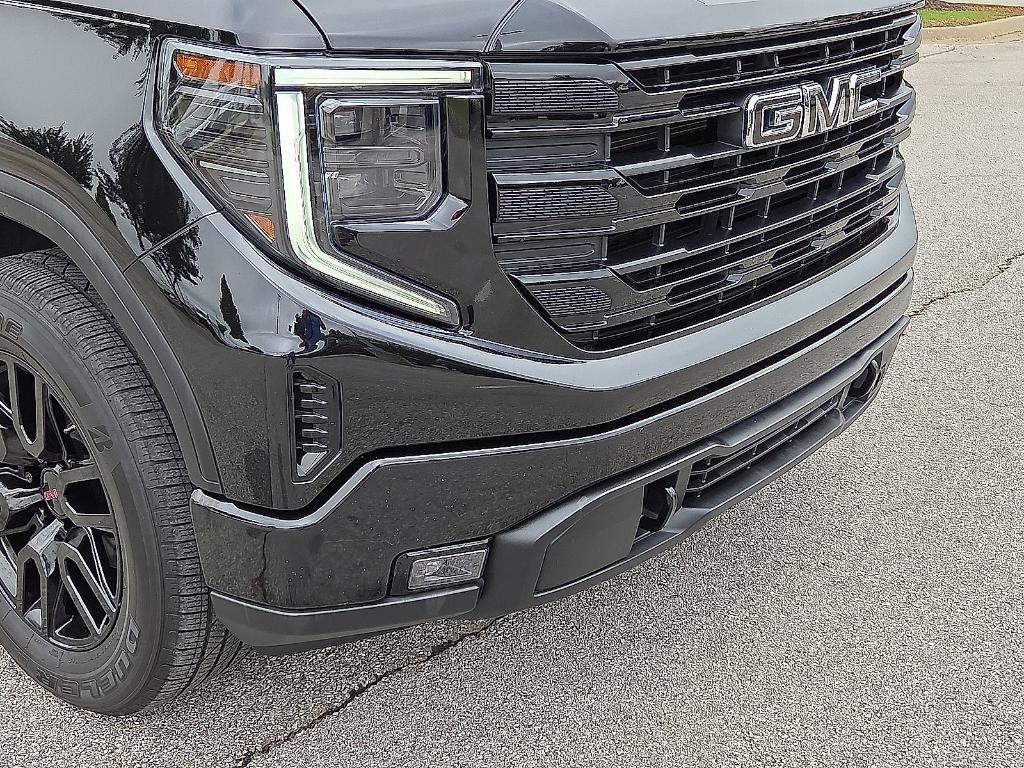 used 2023 GMC Sierra 1500 car, priced at $40,227