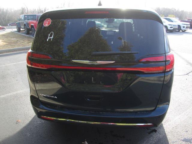 new 2025 Chrysler Pacifica car, priced at $42,661