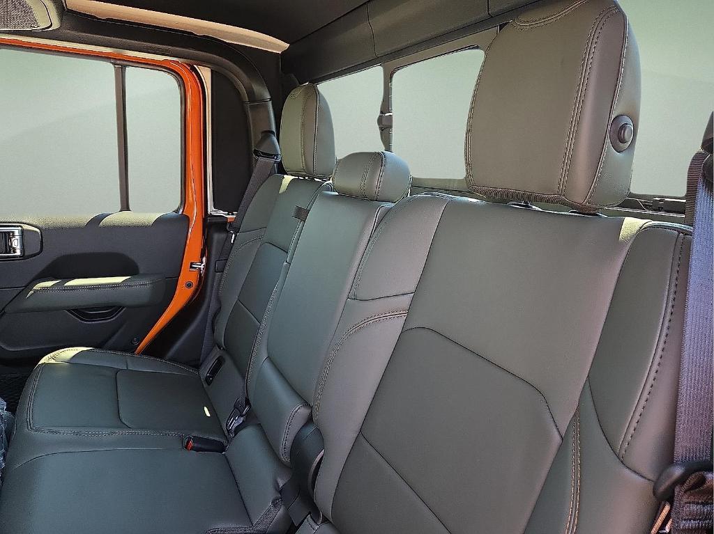 new 2025 Jeep Gladiator car, priced at $53,189
