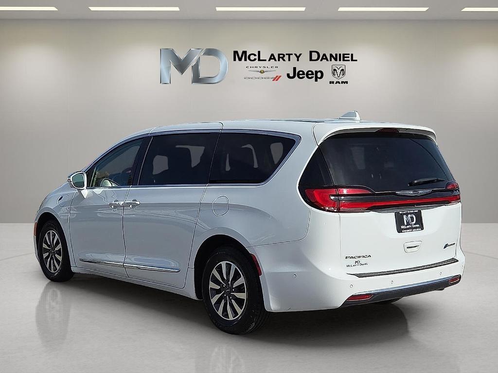 used 2022 Chrysler Pacifica Hybrid car, priced at $19,134